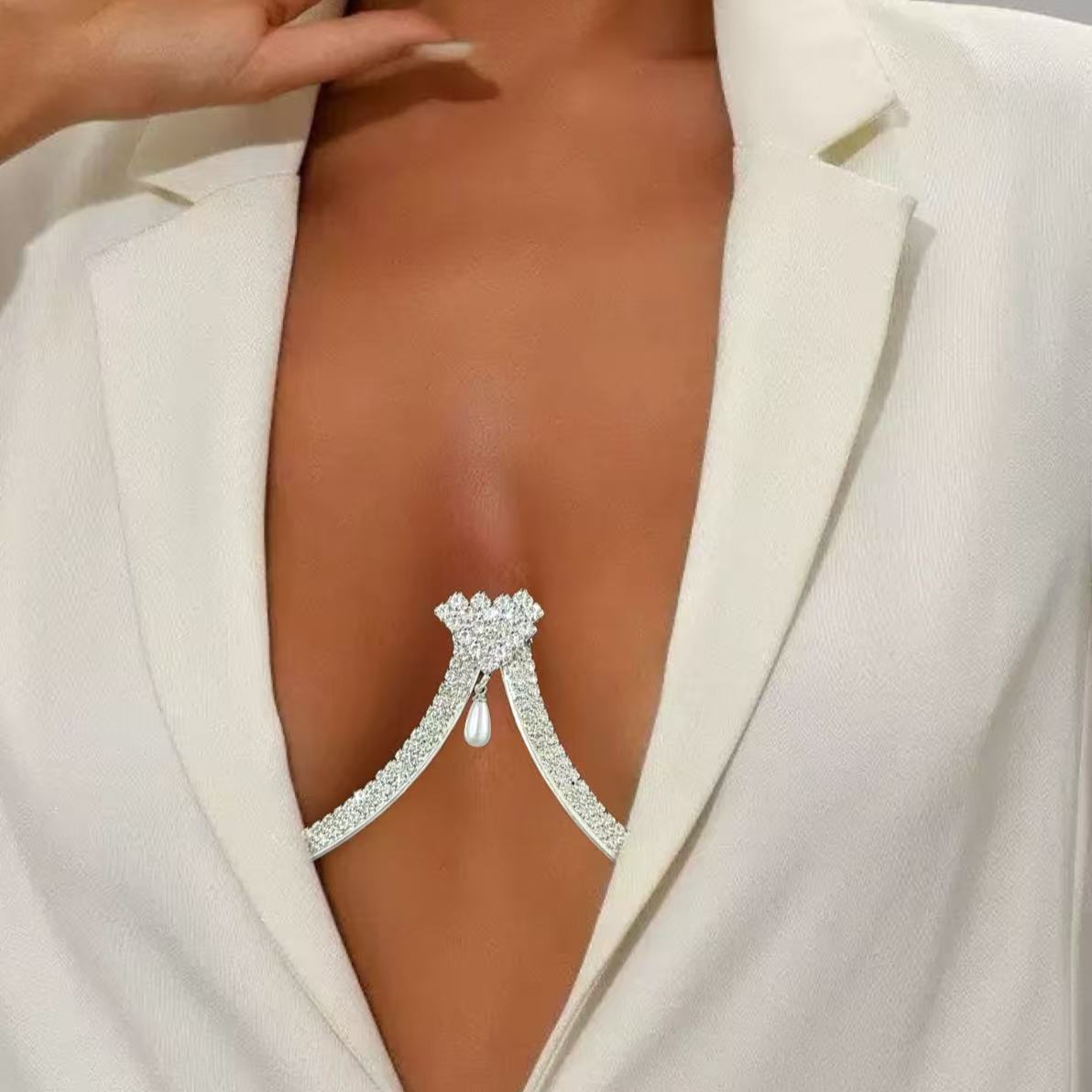 Body Jewelry Necklace - Damen-Bruststütz-Halskette mit Perlenanhänger in Herzform, Körperschmuck,
